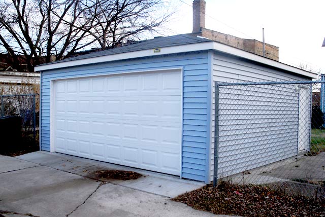 Should You Choose Local Garage Door Repairs in the Deerfield Area?