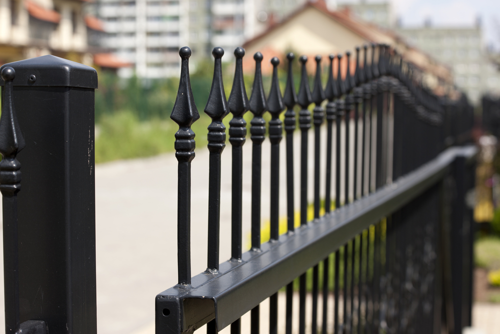 2 Reasons to Install a Chain Link Fence for Your Business in Chicago