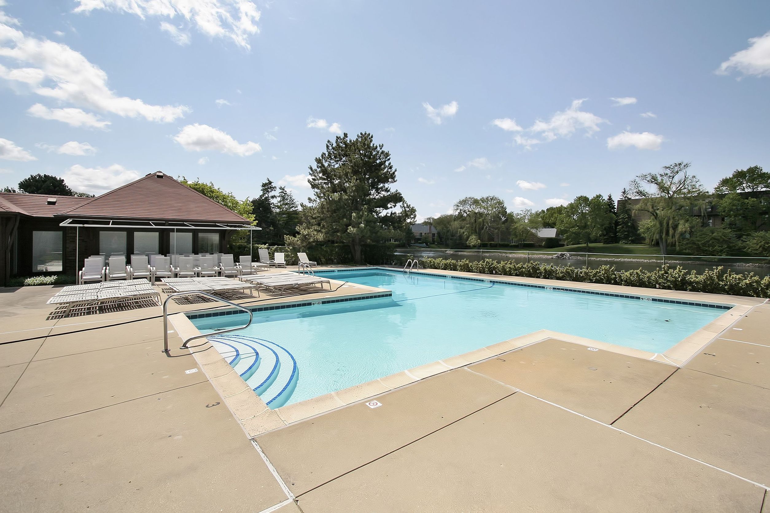 A Swimming Pool Contractor in Queen Creek AZ: Standard Pools or Custom Design