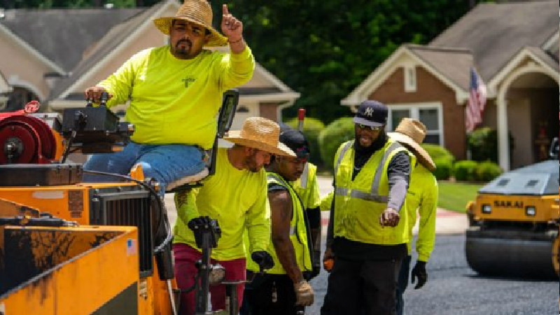 Getting Asphalt Sealcoating in Buckhead, GA