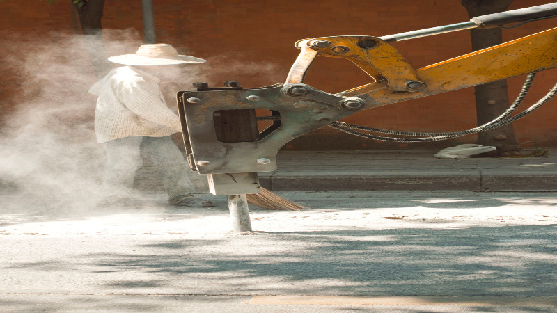 When to Use an Asbestos Abatement Company in Des Moines