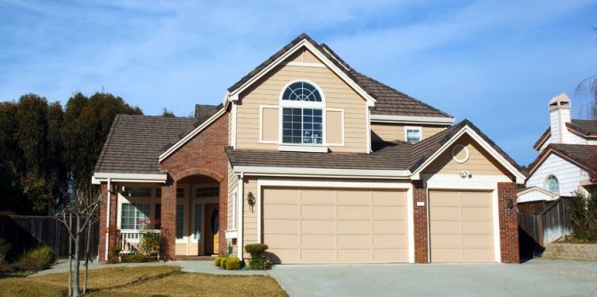How Do You Know It’s Time for a New Garage Door Installation in Chicago, IL?