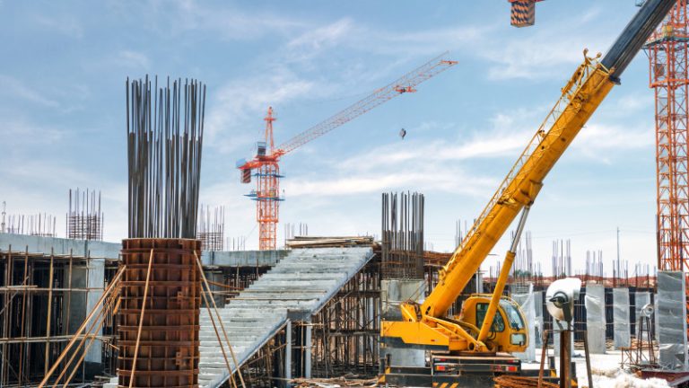 Reasons to Lease Gear from One of the Crane Companies in Phoenix, AZ