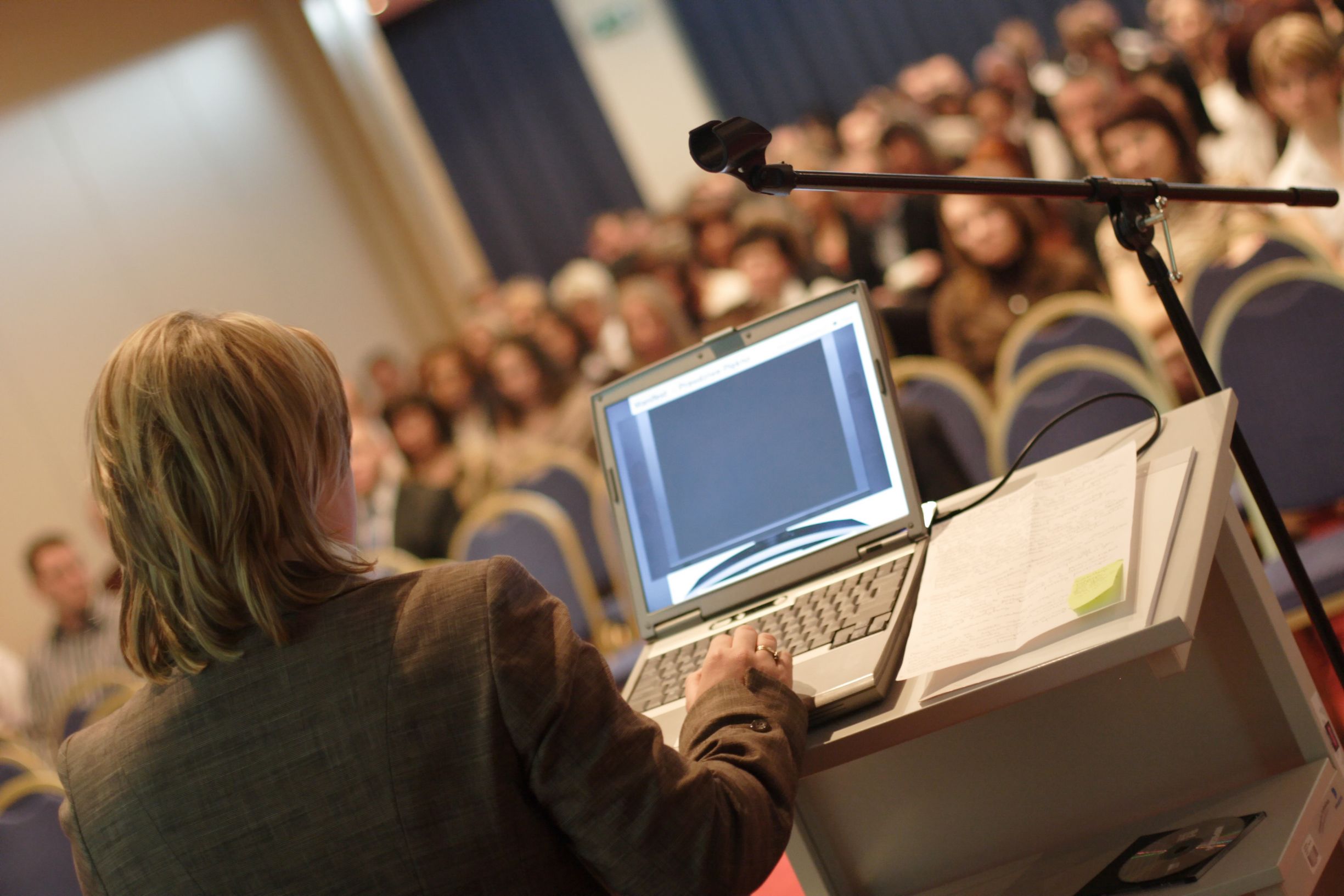 12 Qualities Of A Great Keynote Speaker For The Marketing Industry