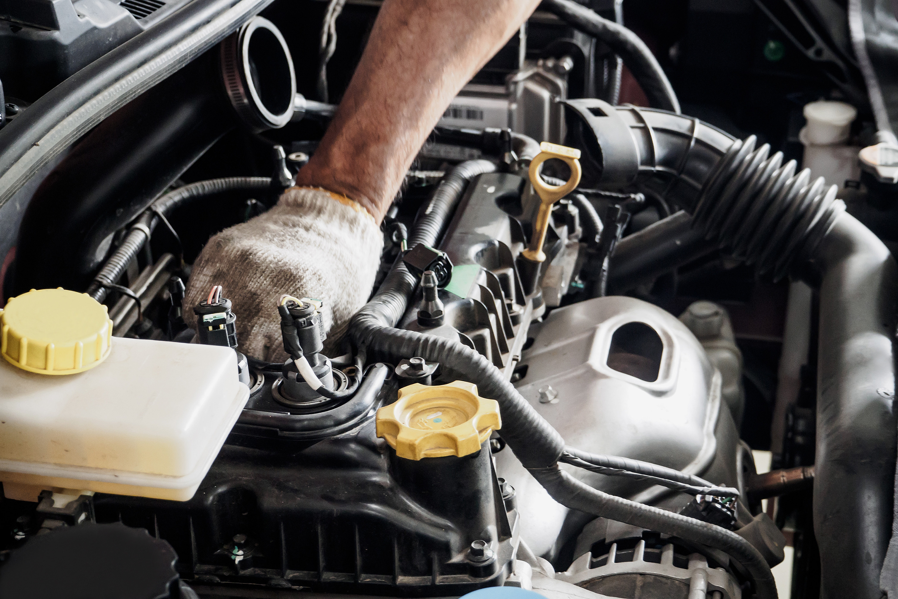 Signs That You May Need to Get Your Engine Repaired in Sun City, AZ