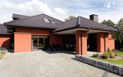 Learn how hiring a roofing contractor in South Florida can protect your home from storm damage